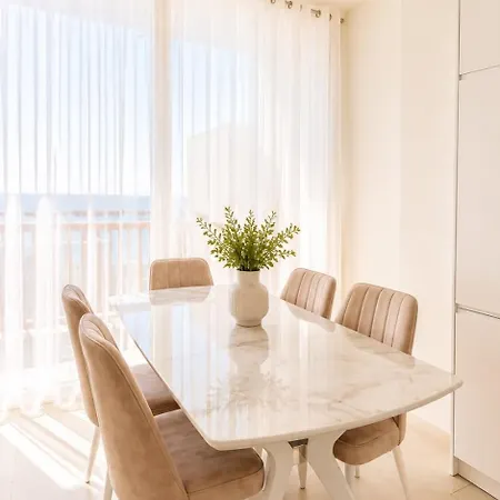 Daire Spacious Coast For 10 Guests 104d, 104c